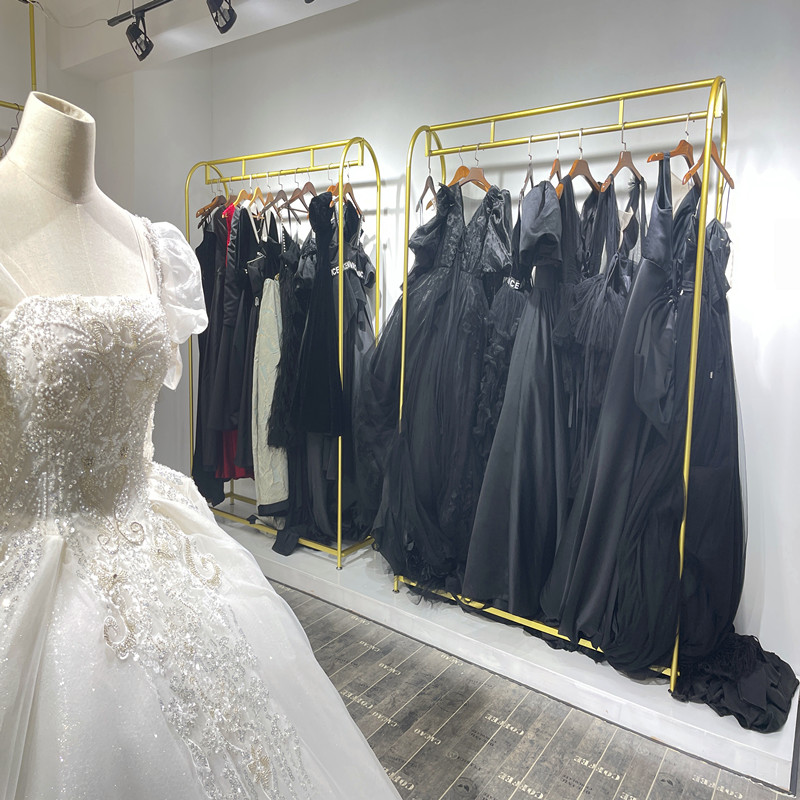 金色拖尾婚纱展示架落地式影楼挂衣架礼服馆秀禾服陈列侧挂架