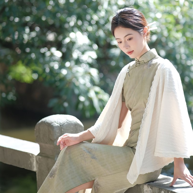 旗袍披肩外搭女2025新款披风复古新中式白色毛织坎肩空调房披肩