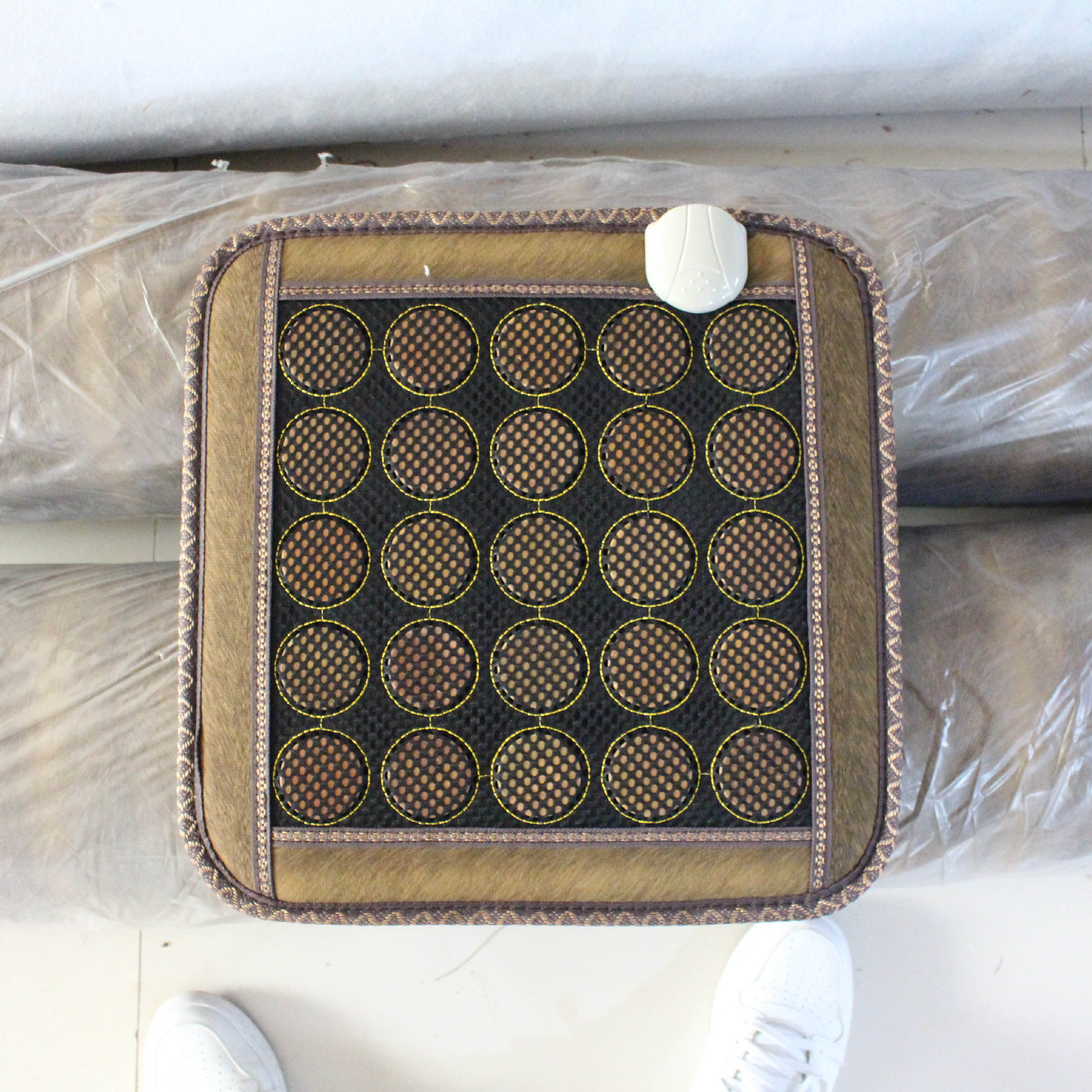 红砭石坐垫 透气温控加热垫 夏季凉爽办公室家用砭石坐垫