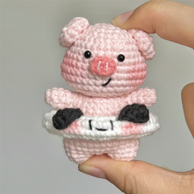 极速可爱工地小猪玩偶毛q线钩针手工diy自制材料包编织书包挂件钥