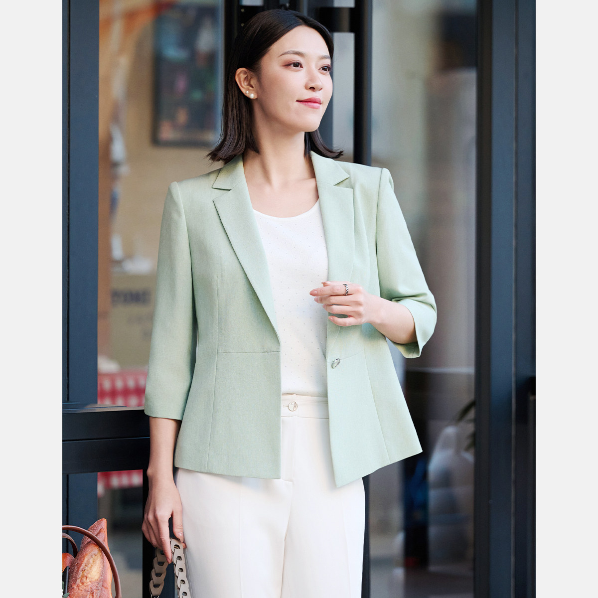 皮尔卡丹女装春季新款浅绿色短款V领一粒扣西服外套P51205U5026G0