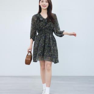 夏日会在晚餐后碎花褶皱中长款圆领休闲长袖连衣裙