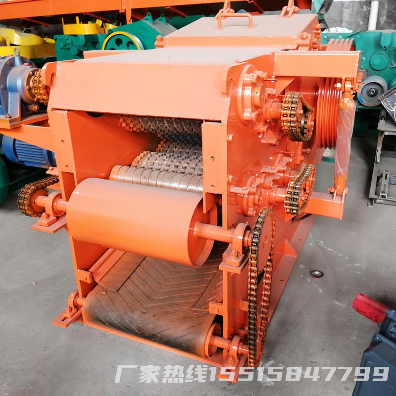 树枝木材鼓式削片机原木削片粉碎机强制进料移动树根削木片机