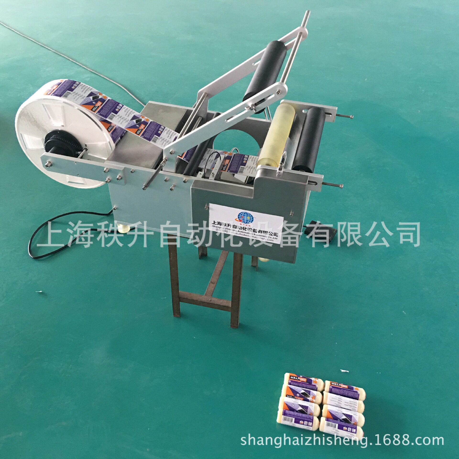 代客户贴标签工厂半自动贴标机毛刷贴标签机器贴标机厂家批发图片