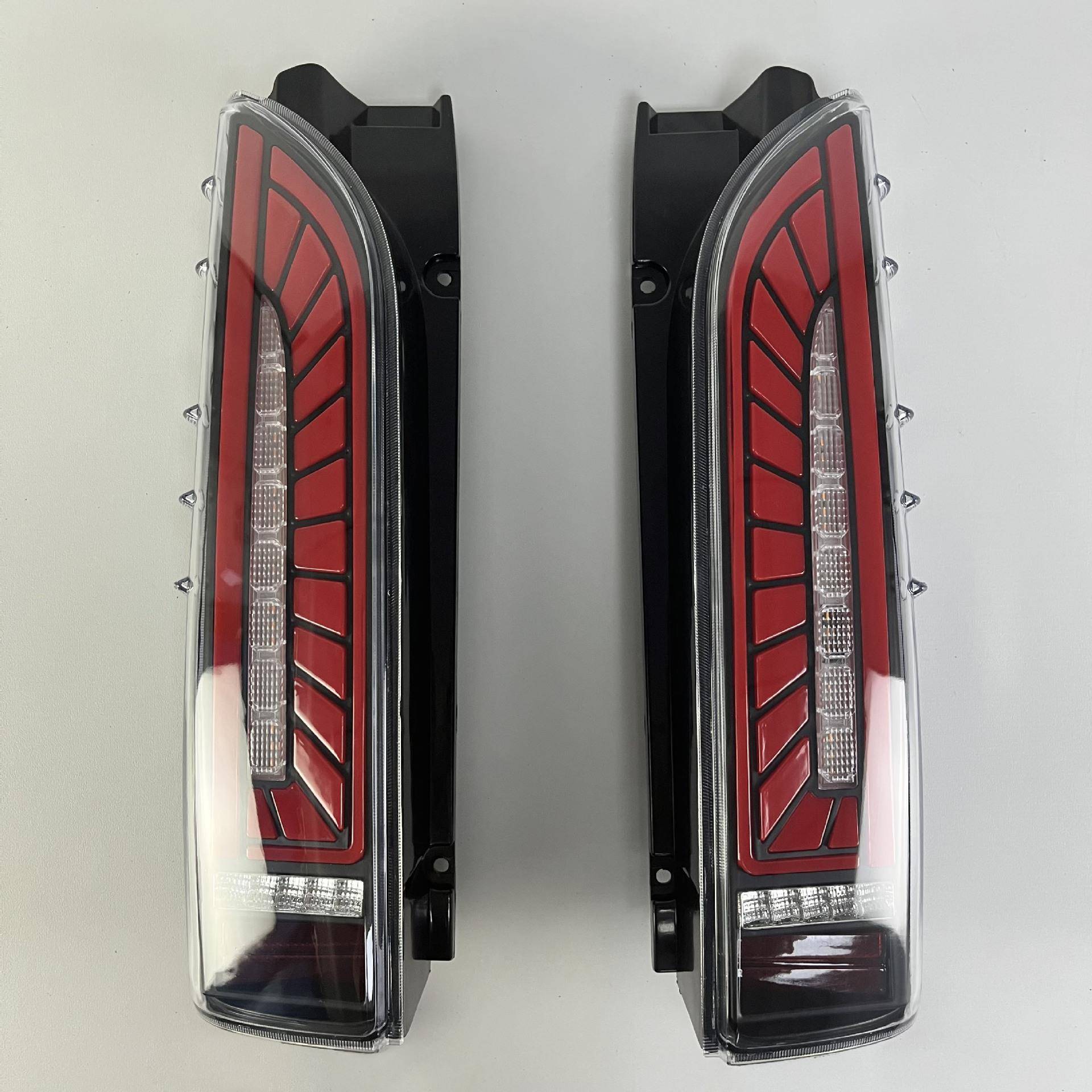 适用于05-18年丰田海狮HIACE200系改LED尾灯刹车灯流水转向灯