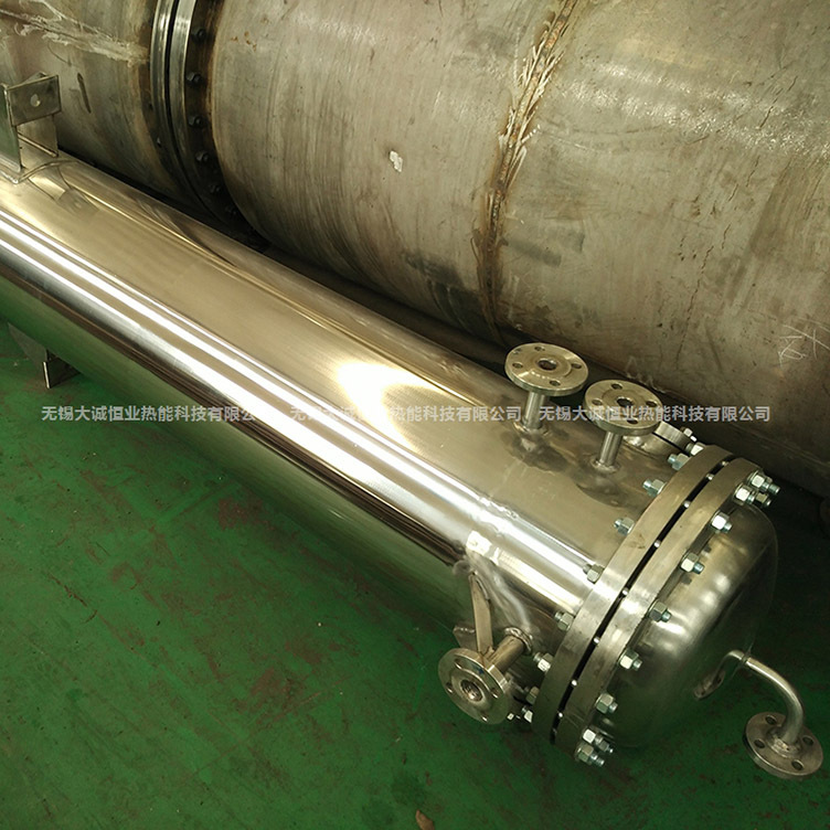 螺旋缠绕管式换热器大型管壳式列管式工业管式冷凝器水冷小型