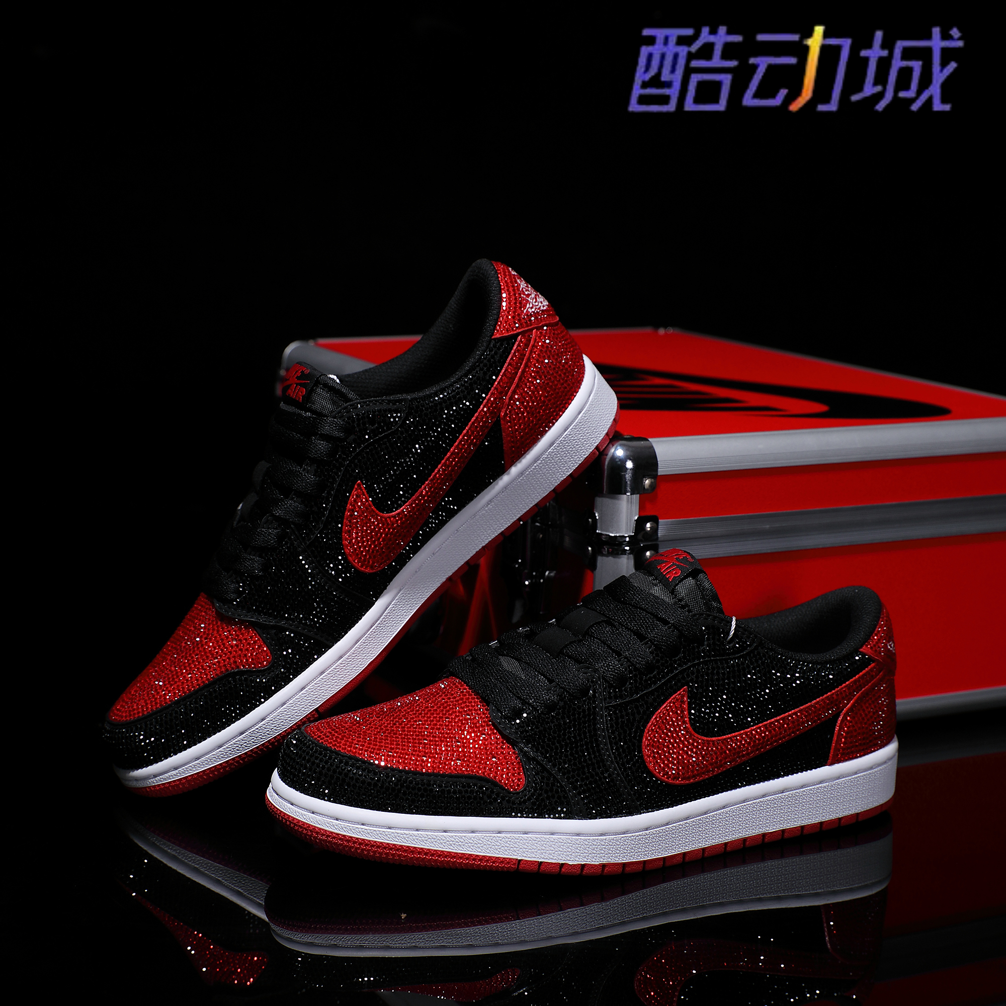 Nike耐克 【定制球鞋】Air Jordan1黑红禁穿低帮满钻情侣款潮鞋