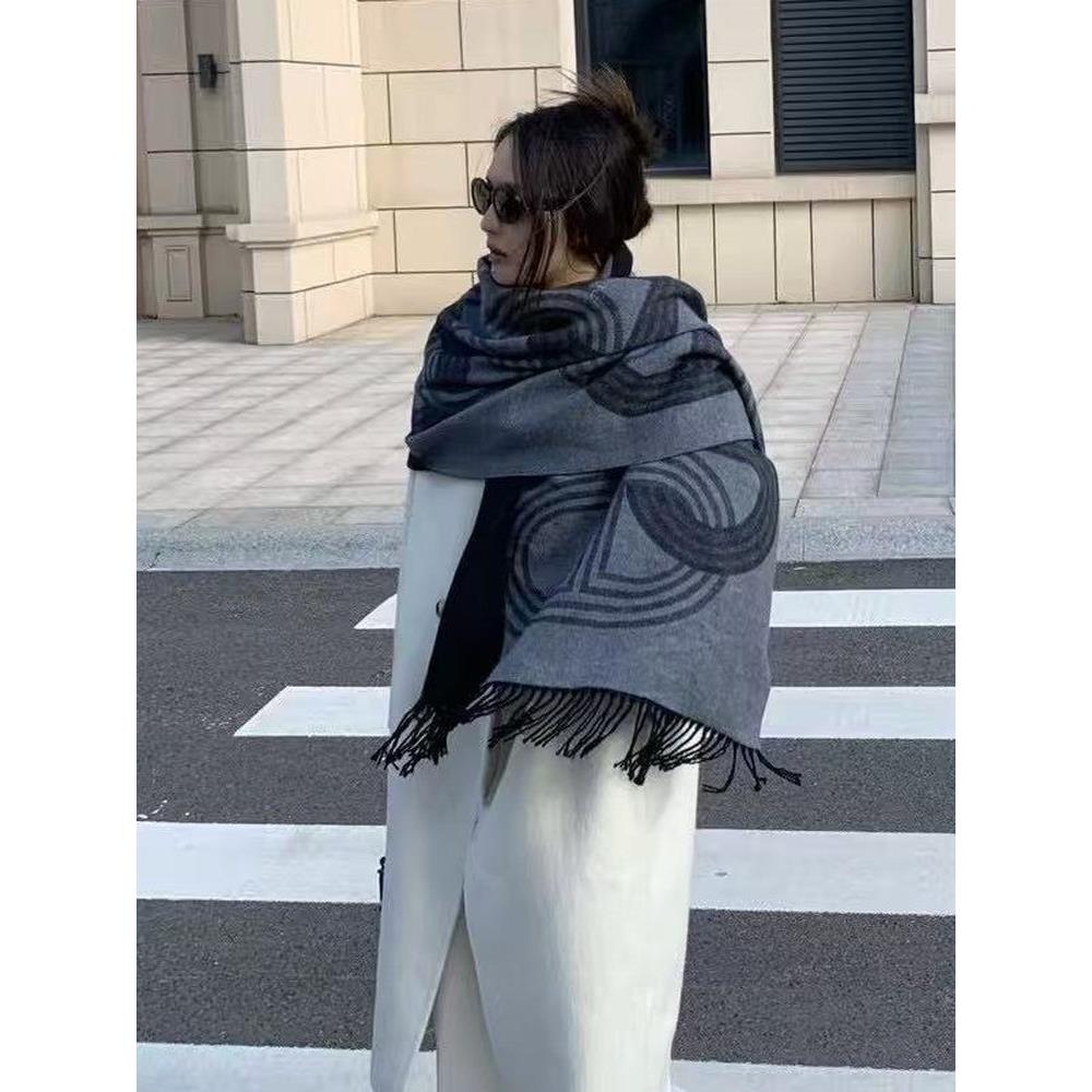 上海故事爱马格彷羊绒围巾女秋冬韩版高级感格子披肩外搭2026新款