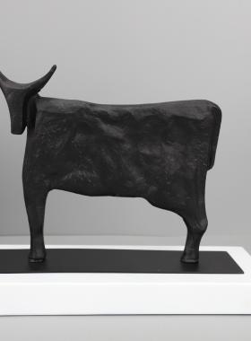 欧式轻奢黑色铸铁牛雕塑摆件样板房售楼部玄关电视柜客厅装饰