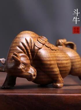 天然绿檀木雕斗牛摆件生肖牛文玩手把件男士随身盘玩把玩木质摆件