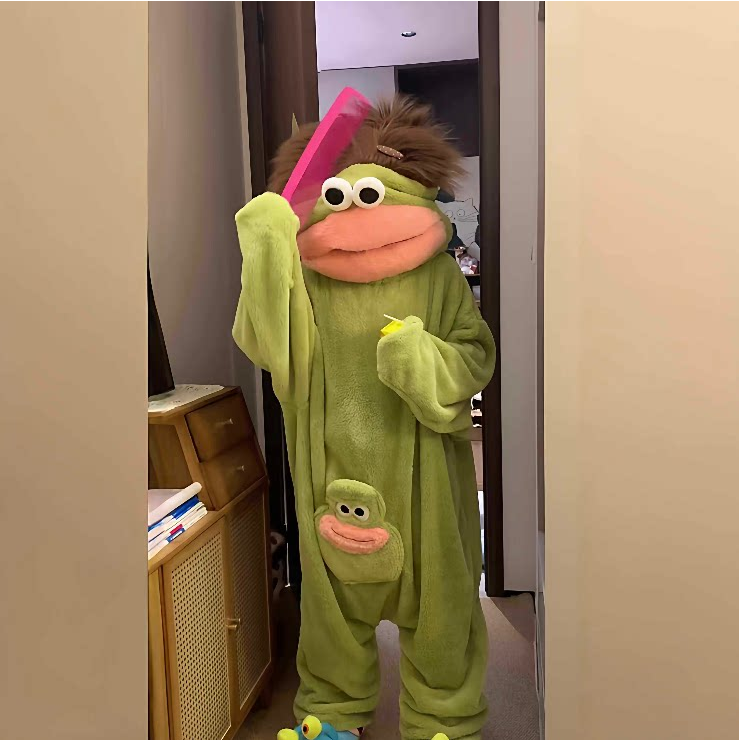 大嘴怪长发连体睡衣男女珊瑚绒加厚保暖秋冬卡通搞怪情侣睡袍长款