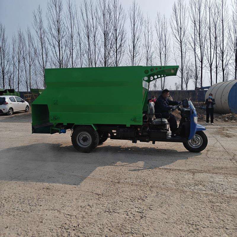 养自料走式殖场投草车牛场料两边出撒车黑山羊LCQ电动喂草机