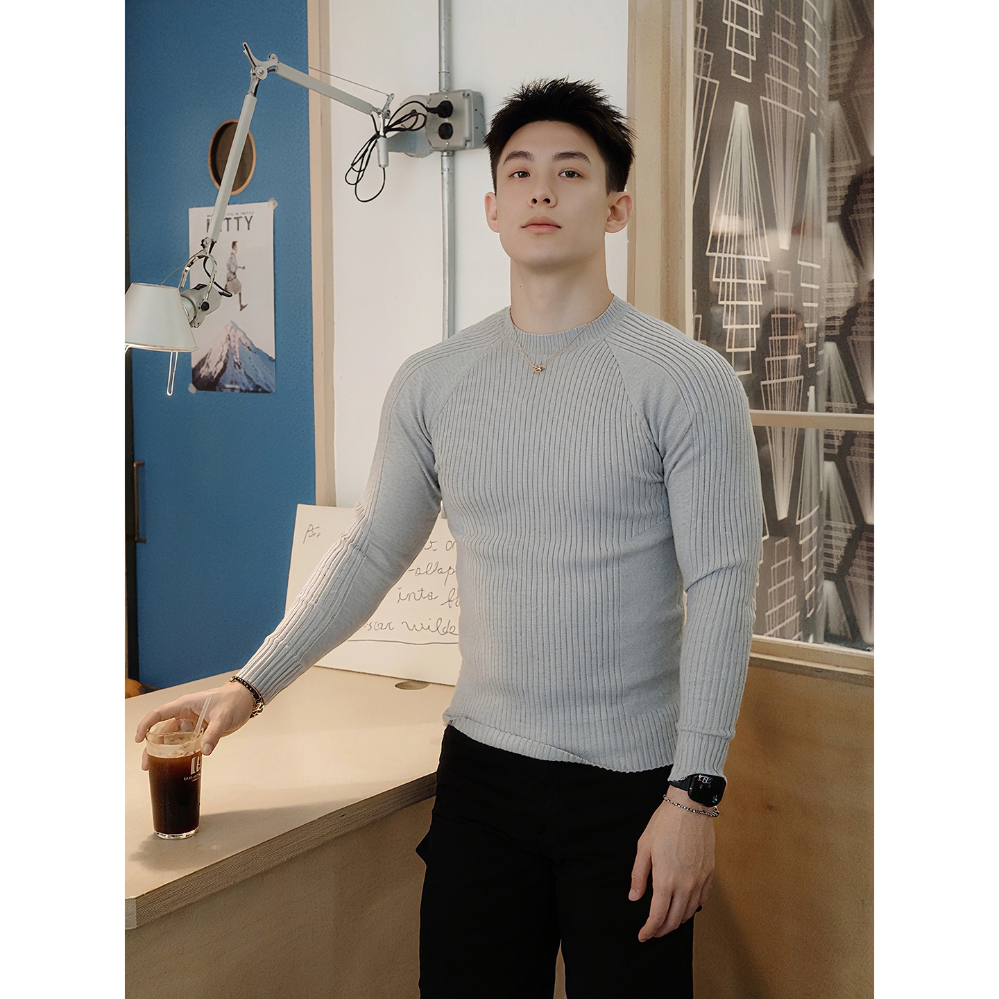 灰色圆领修身毛衣男款秋冬老钱风坑条针织衫内搭健身运动长袖t恤