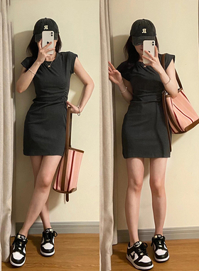 灰色短袖连衣裙女夏季纯欲风高级感小个子褶皱收腰2025新款包臀裙