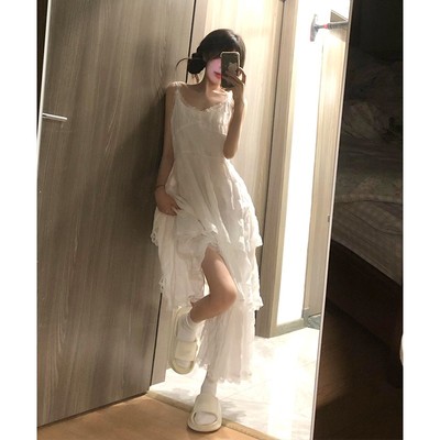 白色吊带连衣裙修身赠运费险