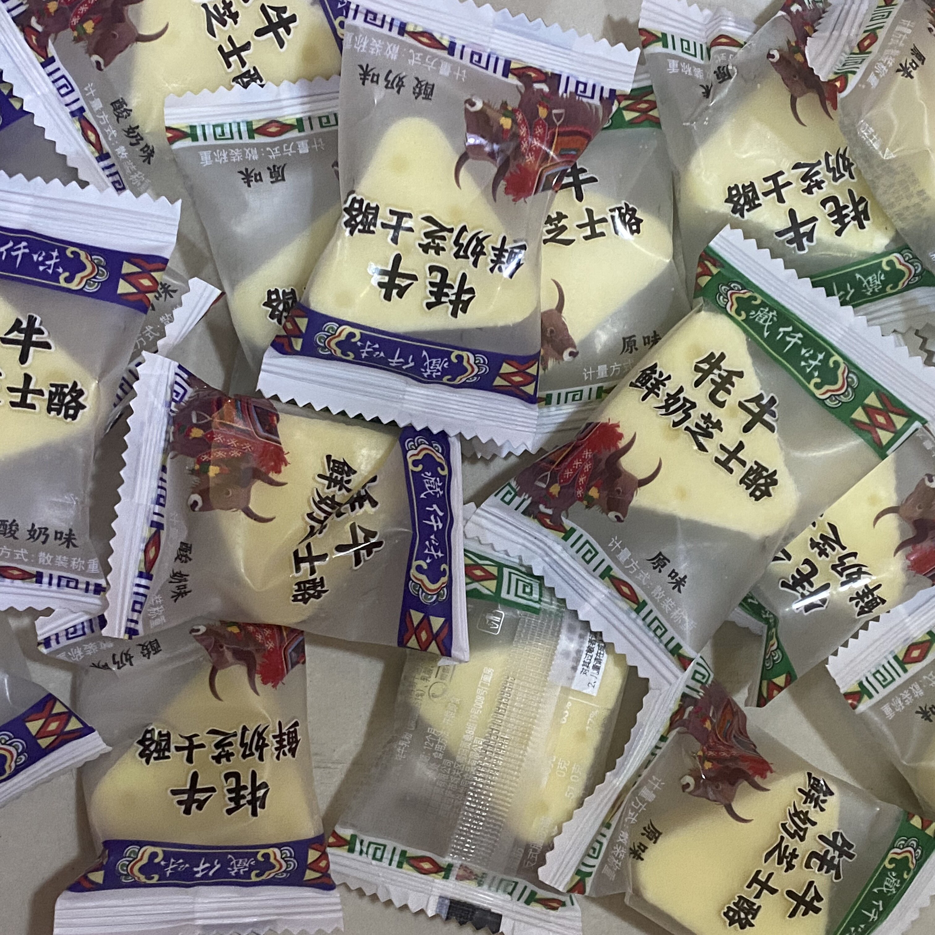 西藏高原热卖牦牛鲜奶芝士三角芝士奶酪内蒙古特产即食儿童营养