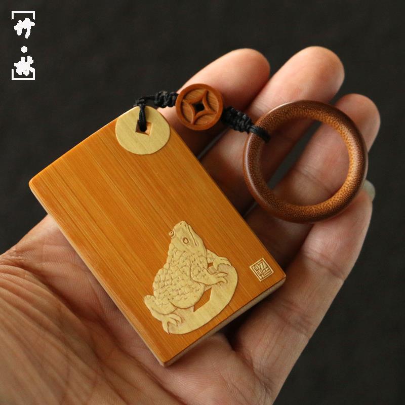 精品名家戚挺飞纯手工留青雕刻“金蟾”图老玉竹手牌竹雕手把玩件