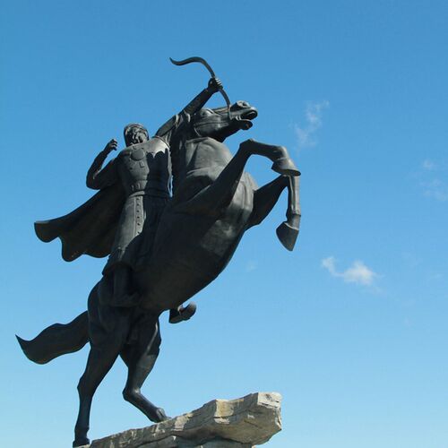 玻璃钢马雕塑铸铜骑马人物骑士古代将军射箭广场公园大型景观摆件