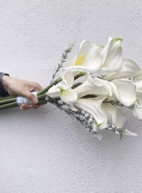 高级韩式手捧花 韩系婚纱照拍摄马蹄莲手捧花 结婚婚礼白色手拿花