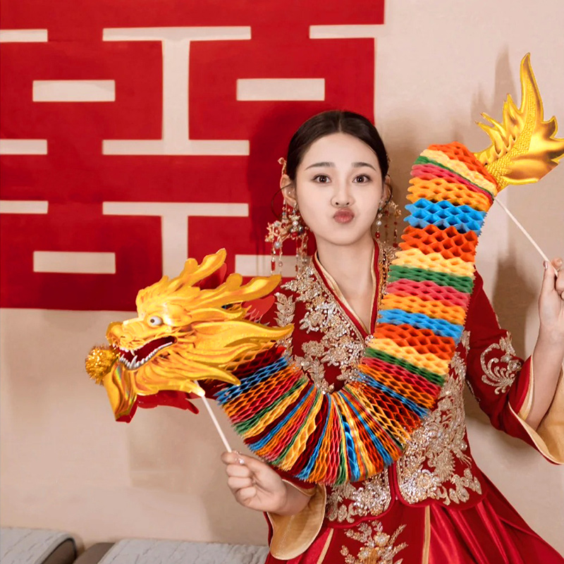 结婚剪纸舞龙礼新娘晨袍拍