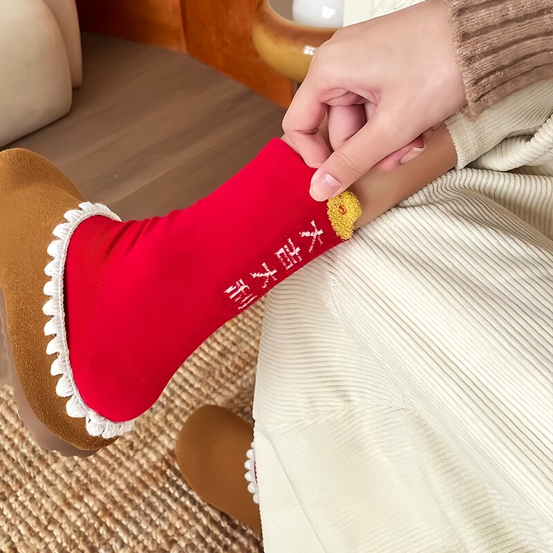 2025蛇年本命年袜子女款小人红色踩喜乐毛球新年纯棉保暖防臭长袜