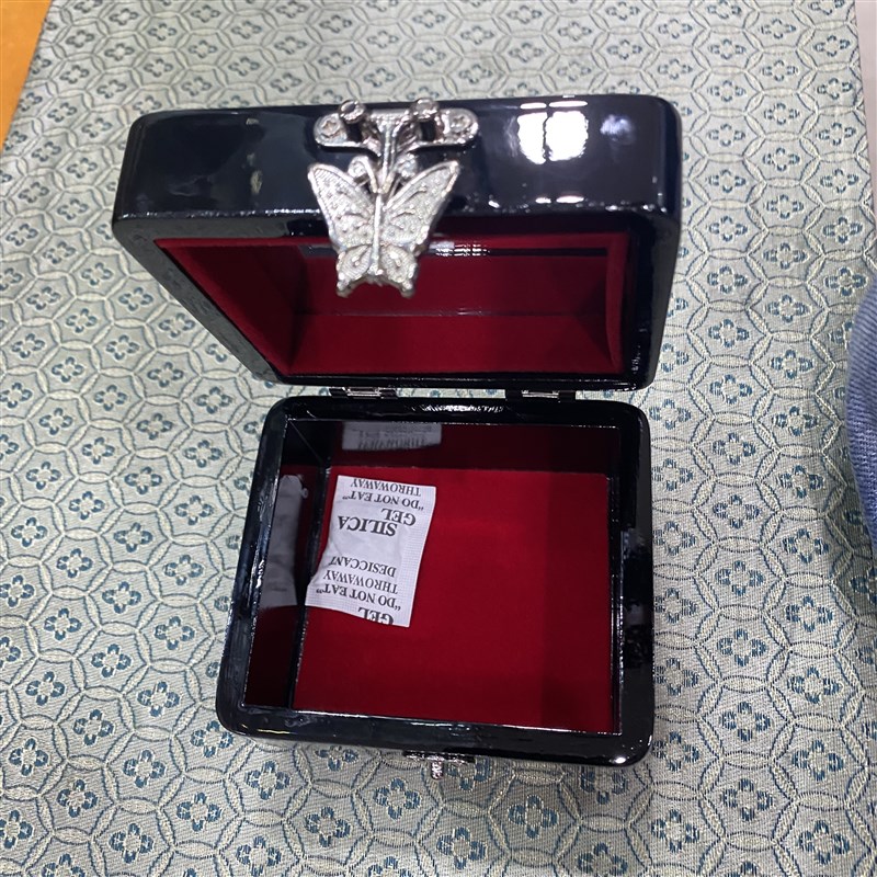 漆器复古螺钿首饰盒结婚礼物木质高档耳饰品项链收纳盒装雕漆