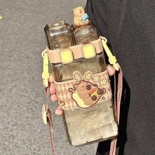 可爱卡皮巴拉方形水杯女小学生夏小学生上学双饮吸管杯子斜跨水壶