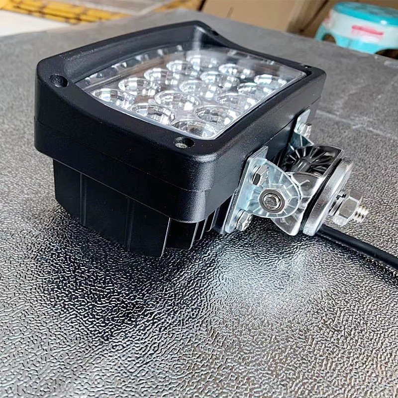 小松现代神钢卡特斗山挖掘机大臂灯铲车LED灯照明大灯12V24V散光