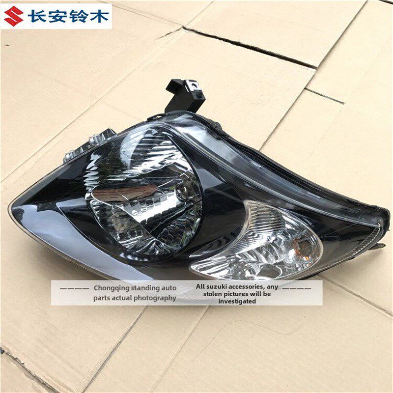适用于铃木雨燕大灯总成大灯总成高低光束前组合灯车灯黑色背景正