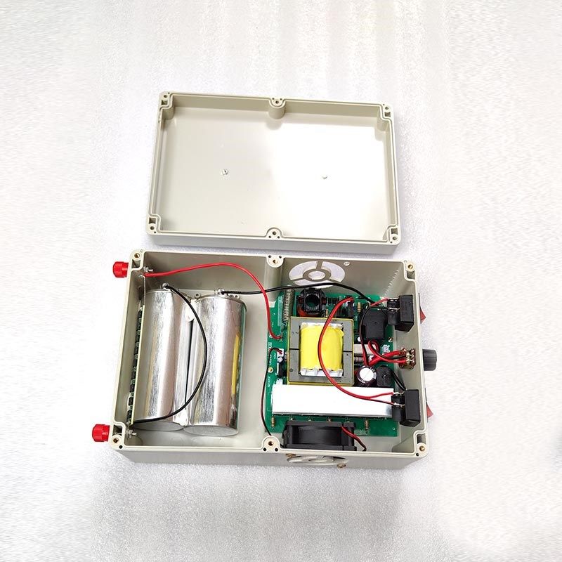 新款12v电源转换器其它元器件