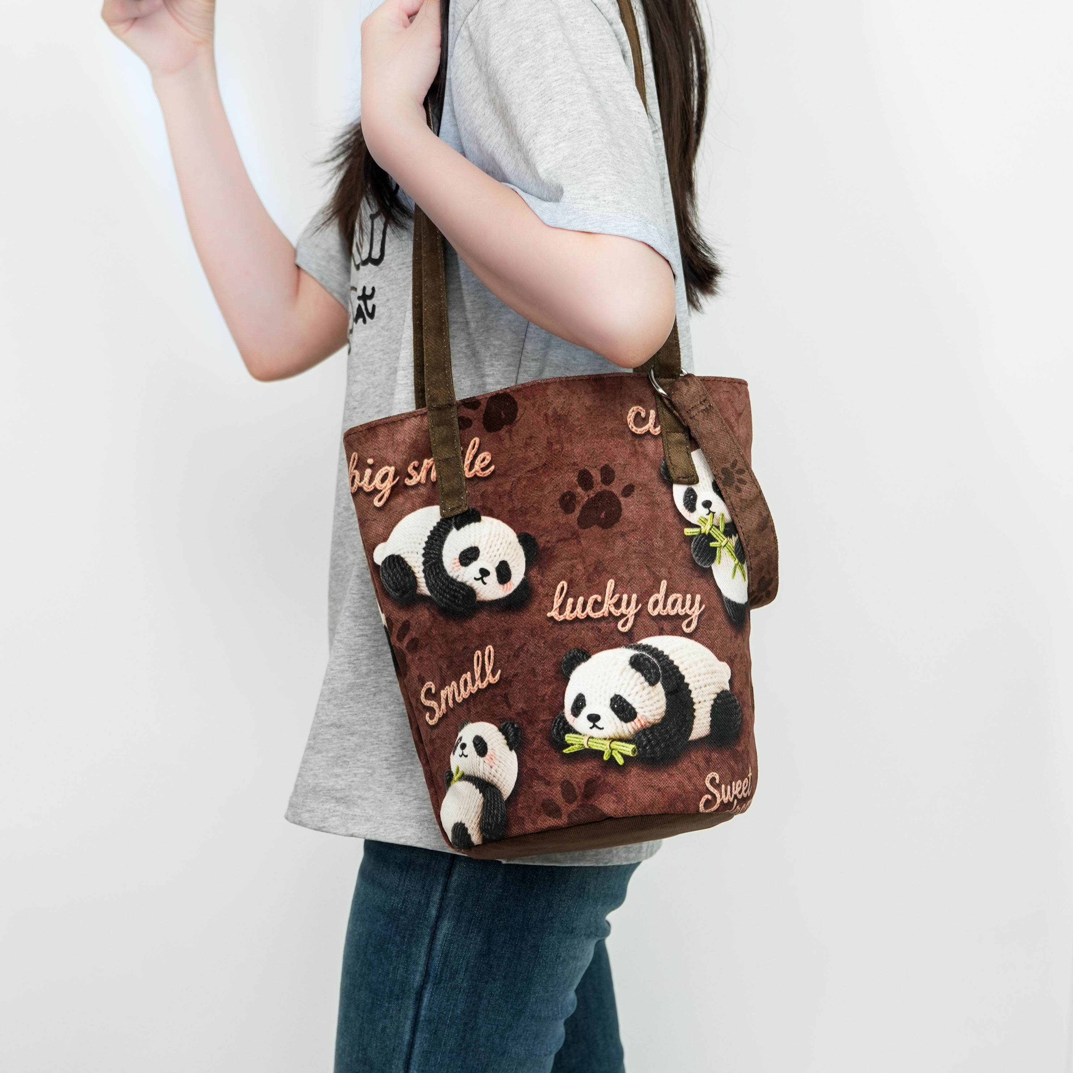 盾盾熊原创水桶包立体熊猫插画时尚女士磁扣拉链款单肩斜挎单肩包,箱包皮具/热销女包/男包,水桶包,淘宝优惠券,粉丝福利购,淘宝优惠卷