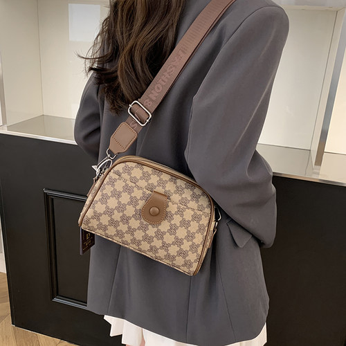 拉链暗袋单肩复古休闲风通勤斜挎包2025新款轻奢女包手机包肩包