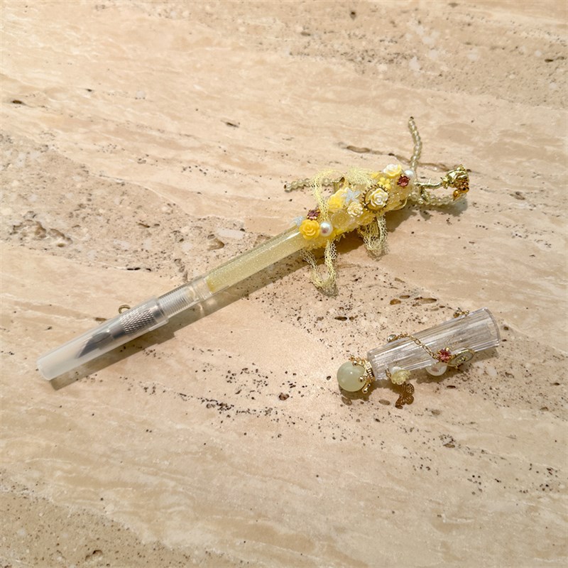 高颜值笔刀仙气重工钢铁黄玫瑰手作刀手账裁纸雕刻美工刀拆箱图片