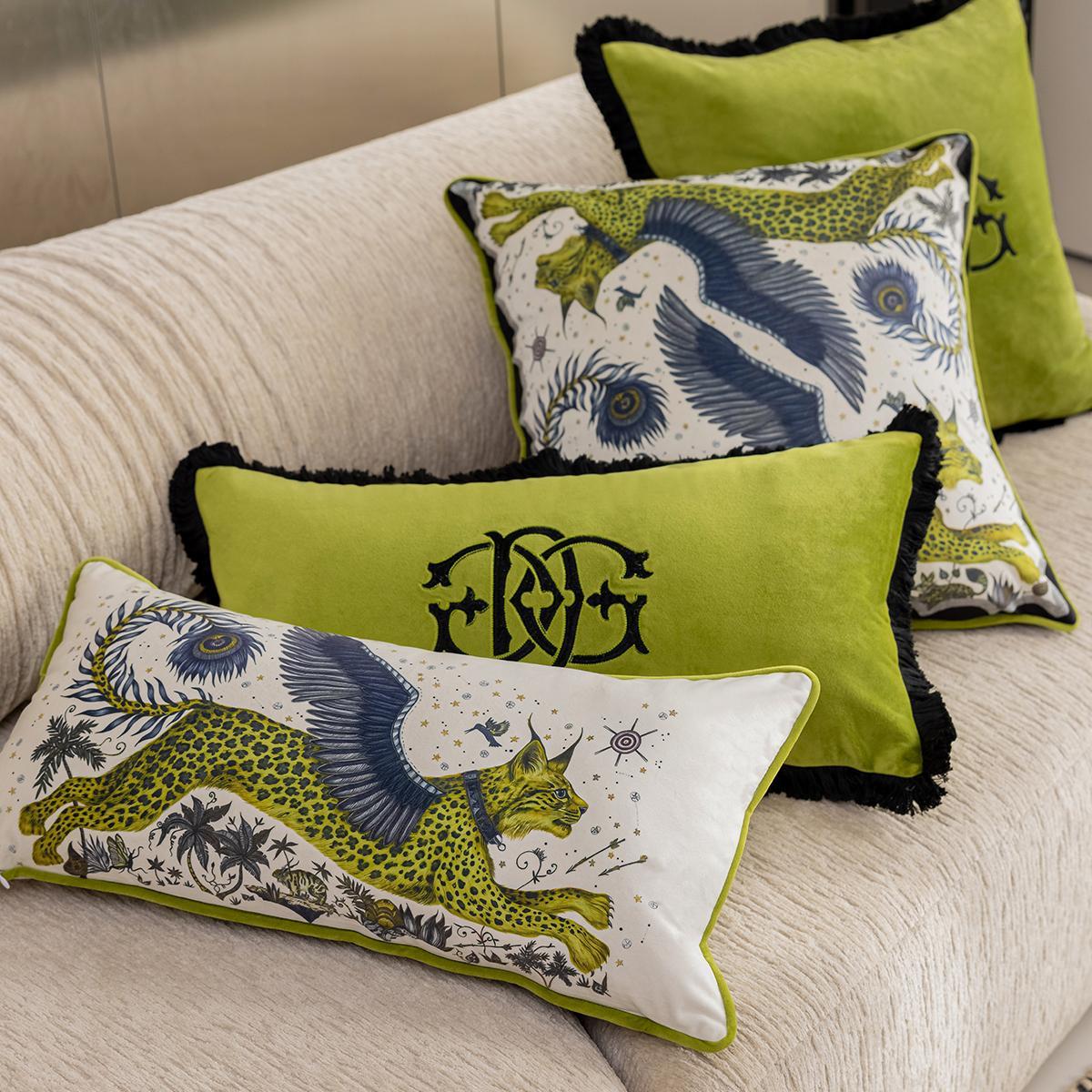 百澜家居YH196草绿色飞猫印花靠枕沙发抱枕办公室腰枕床头靠包