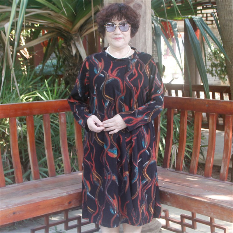 秋冬长袖连衣裙加肥大q码胖妈z妈假两件套洋气中老年女装中长过膝