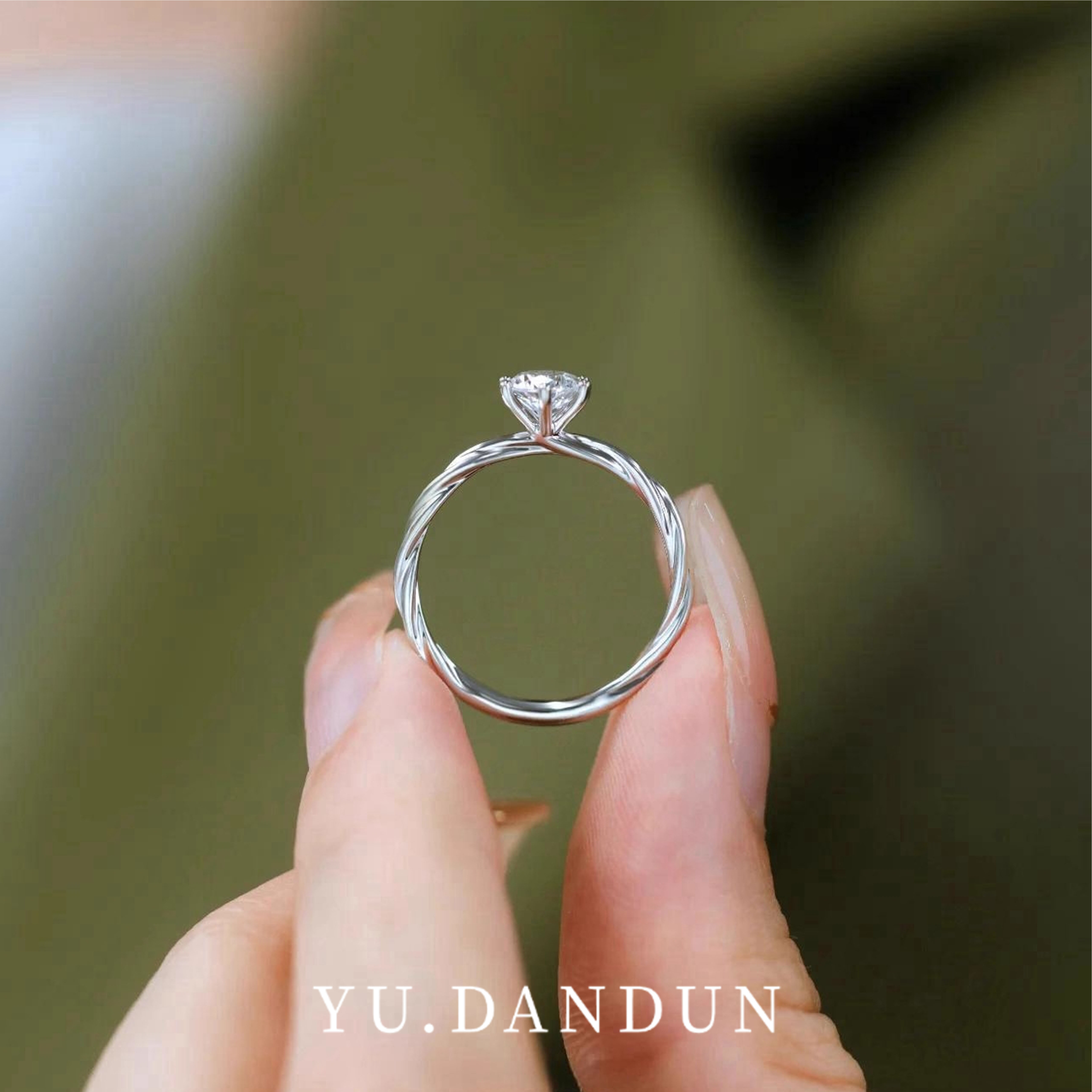 YUDANDUN莫桑戒指1克拉麻花蔓藤钻戒光臂缠绕设计单钻六爪小众