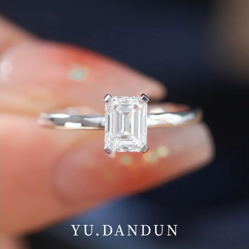 YUDANDUN莫桑戒指经典1克拉祖母绿形钻戒精致简约时尚日常通勤女