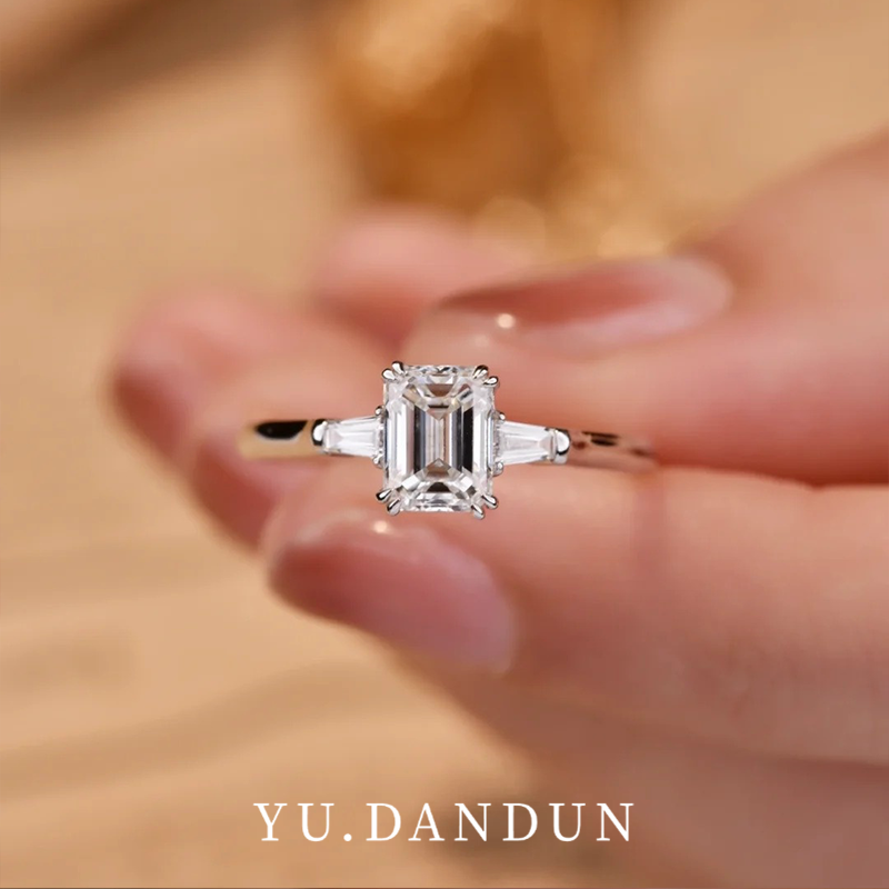 YUDANDUN莫桑戒指5*7长方钻1克拉三生石钻戒高级简约经典轻奢百搭