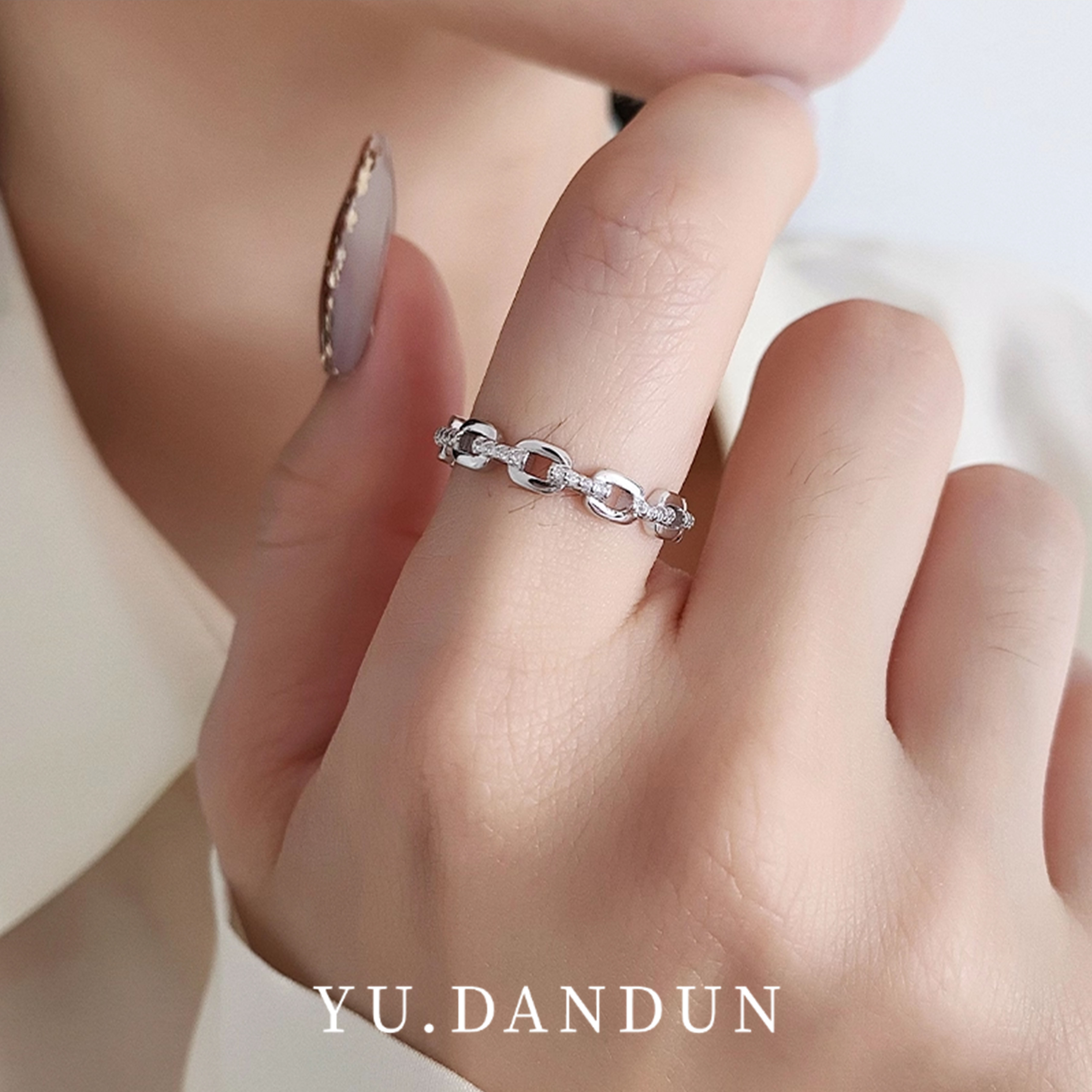 莫桑戒指简单间隔钻窄版锁