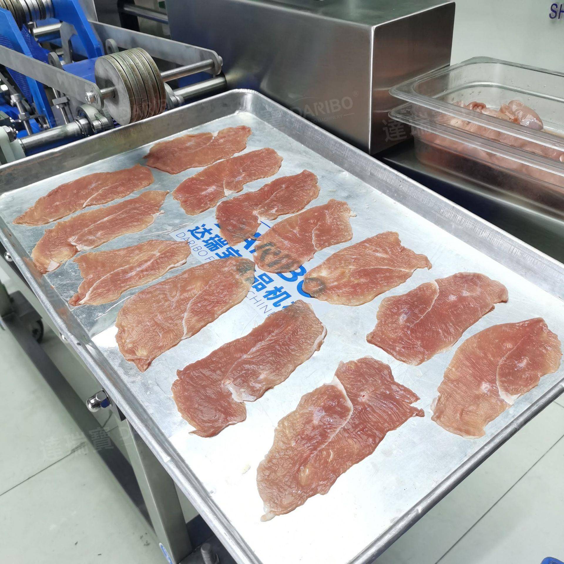 W连续式猪腰平剖机切片机鸭胸肉平切开片机器猪肉平行切薄片机