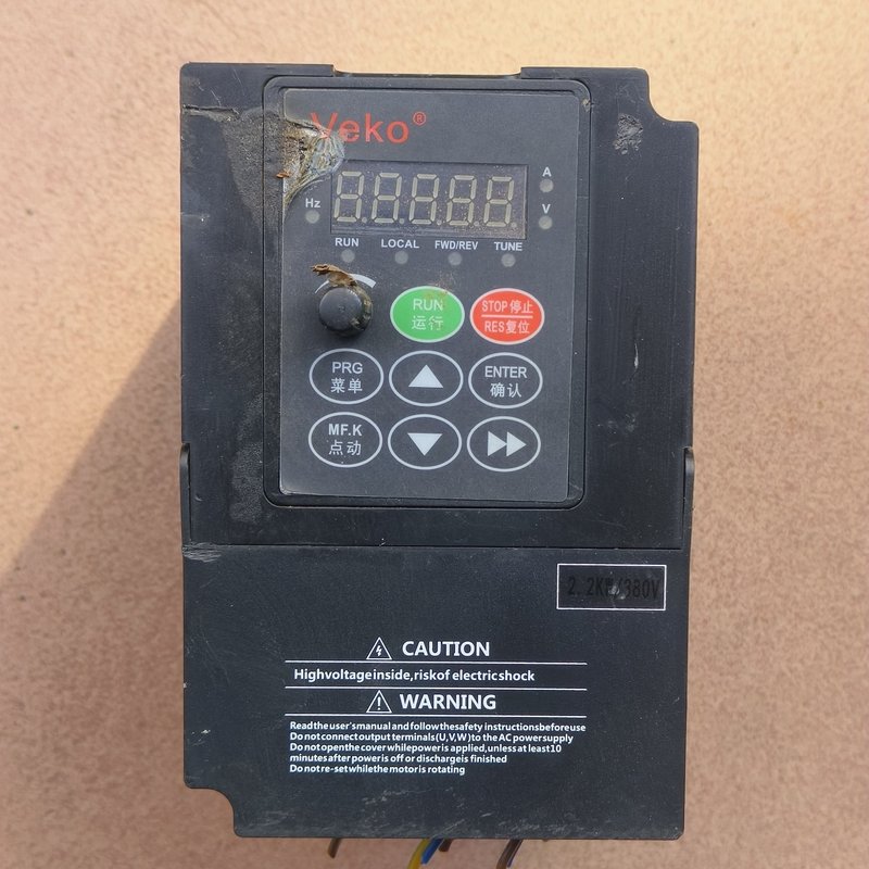 议价veko万川技术2.2kw,380v变频器v8M4T2R2G