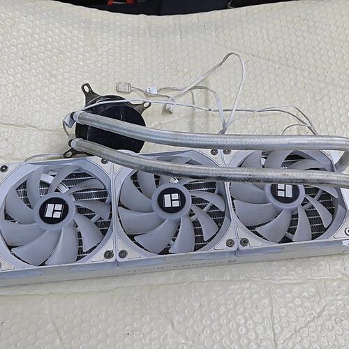 议价Thermalright 利民 CPU水冷散热器 成色如图