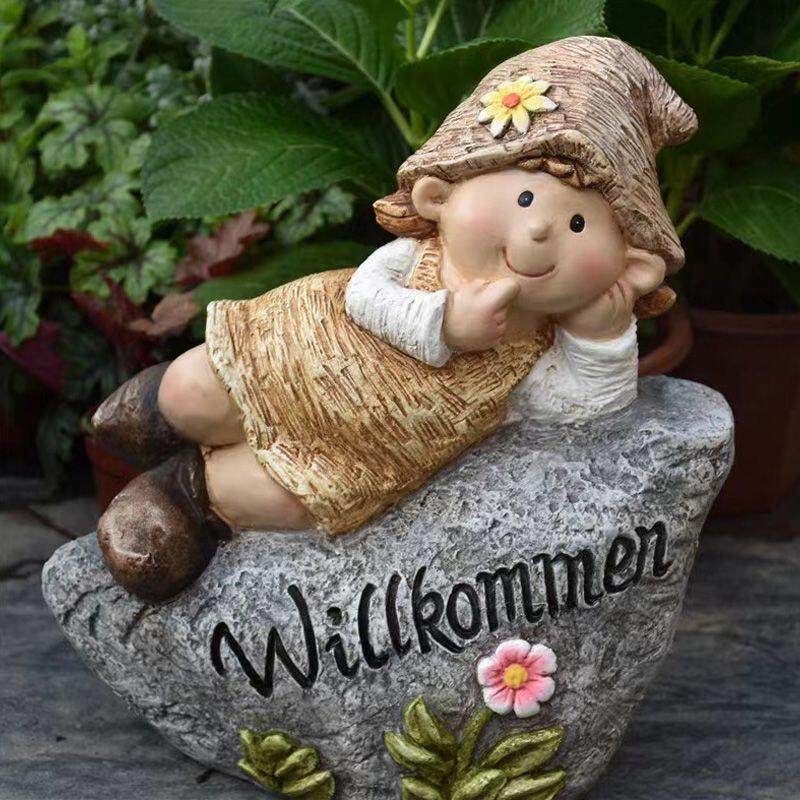 新款户外室内女孩躺石头欢迎牌花园装饰田园仿真人物潮玩树脂摆件