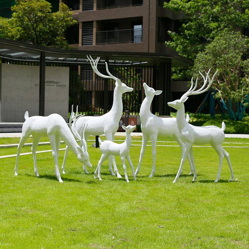 仿铜鹿雕塑户外庭院花园装饰景观园林大型抽象落地草坪公园玻璃钢