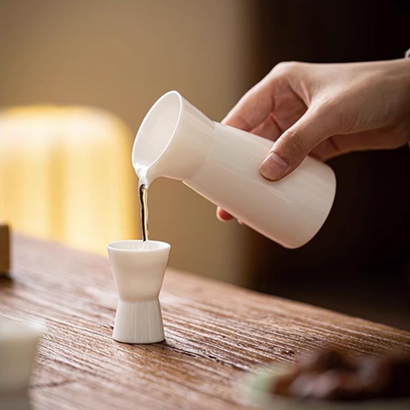 陶瓷白酒壶烈酒壶鹰嘴酒壶创意中式家用小酒具小型分酒器迷你酒盅