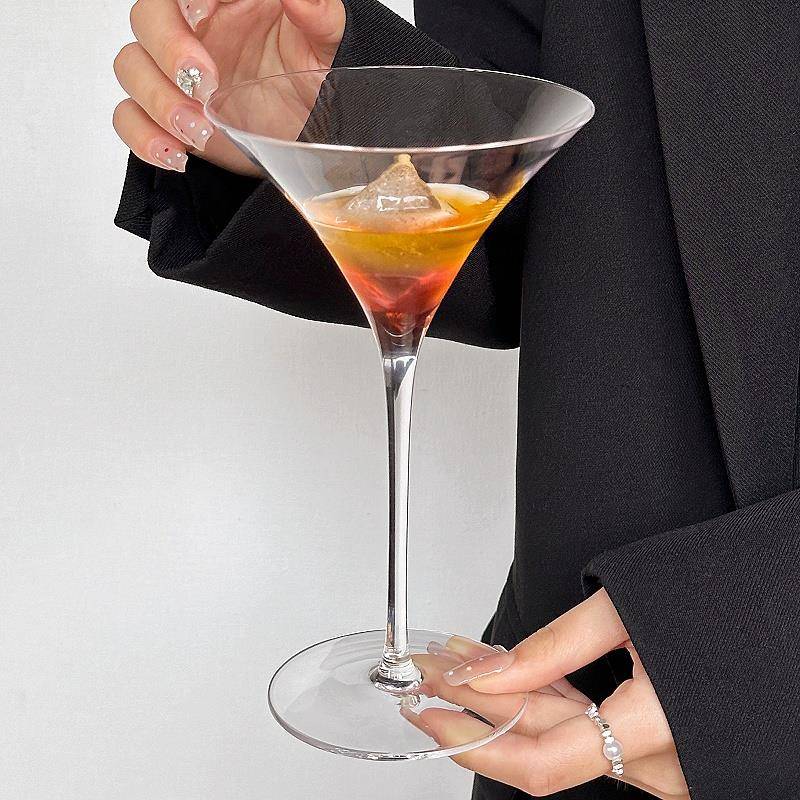 高颜值喇叭三角玻璃高脚V型鸡尾酒杯ins冷饮果汁杯香槟杯马天尼杯