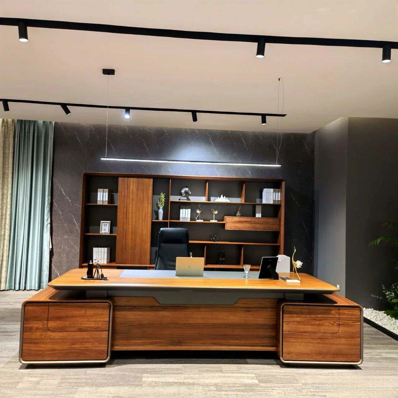 新中式实木老板桌办公桌黑胡桃木大班台高级董事长总裁桌2025新款