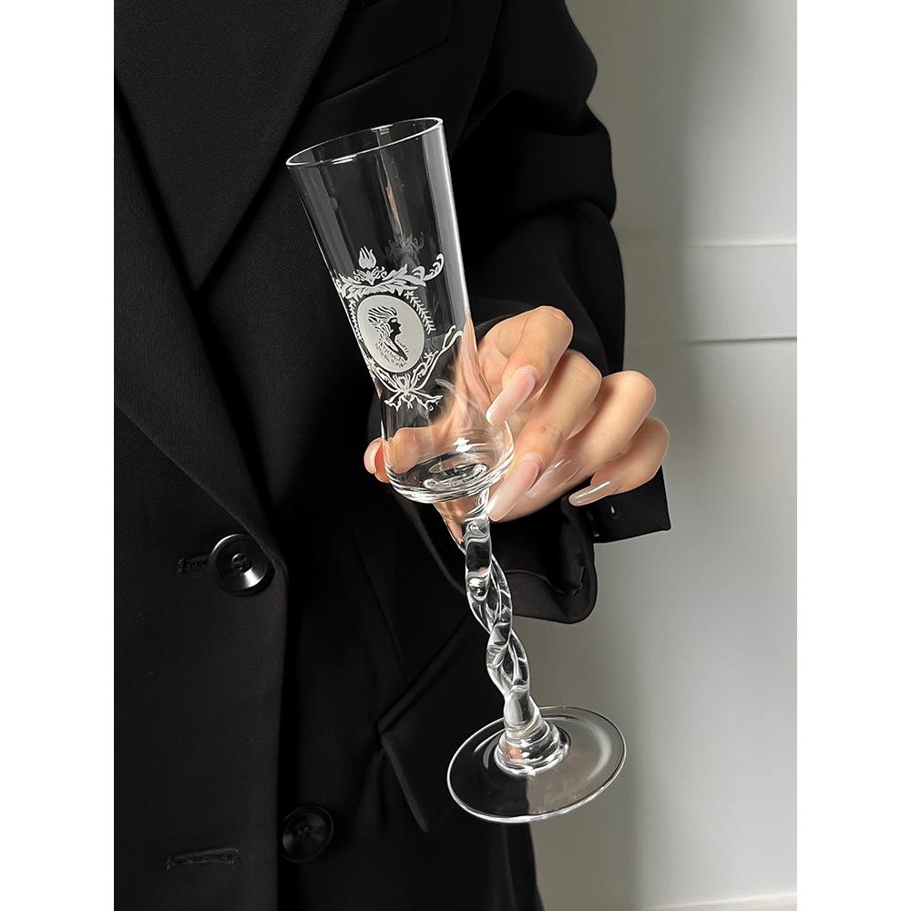 扭挺高脚杯ins风鸡尾酒杯创意仙女玻璃杯葡萄酒杯红酒杯冷饮杯子