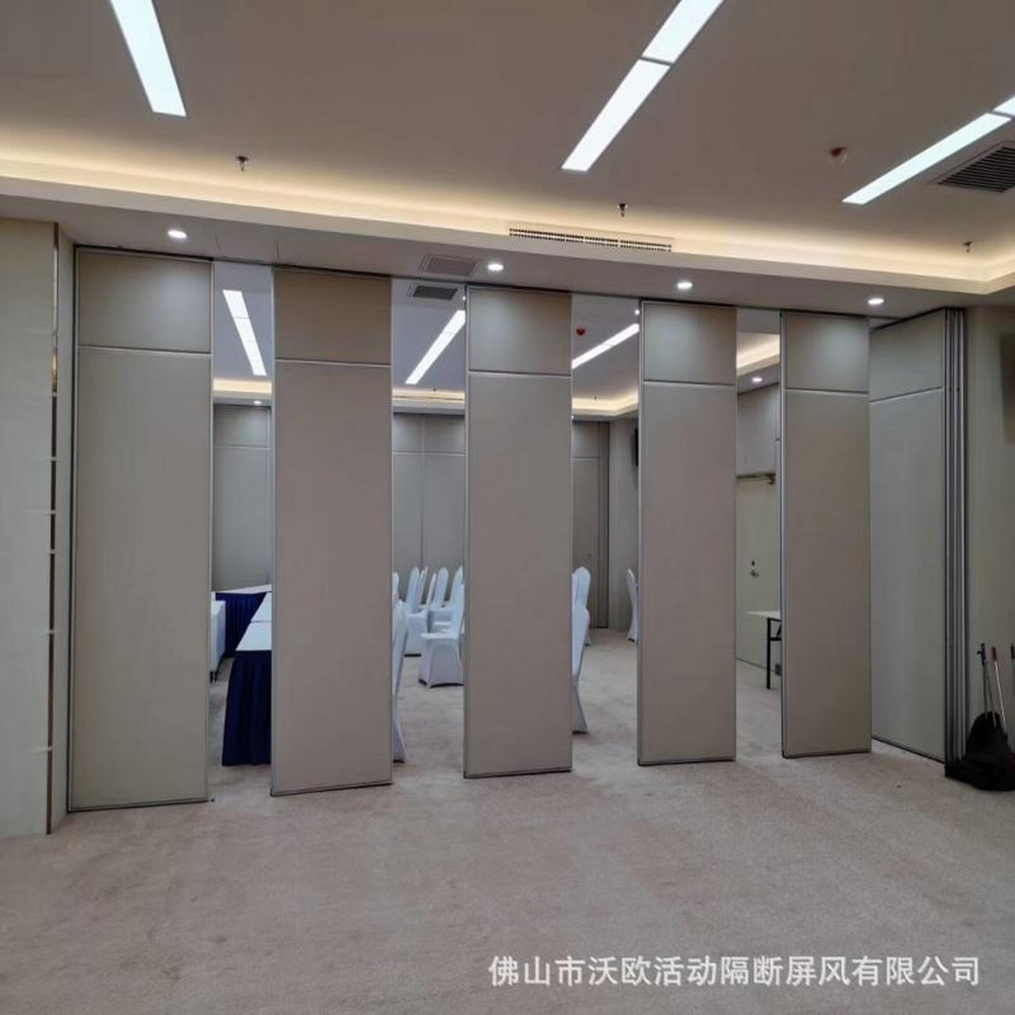 电动导轨式活动隔断酒店折叠移动屏风隔断推拉吊轨道移动隔断墙