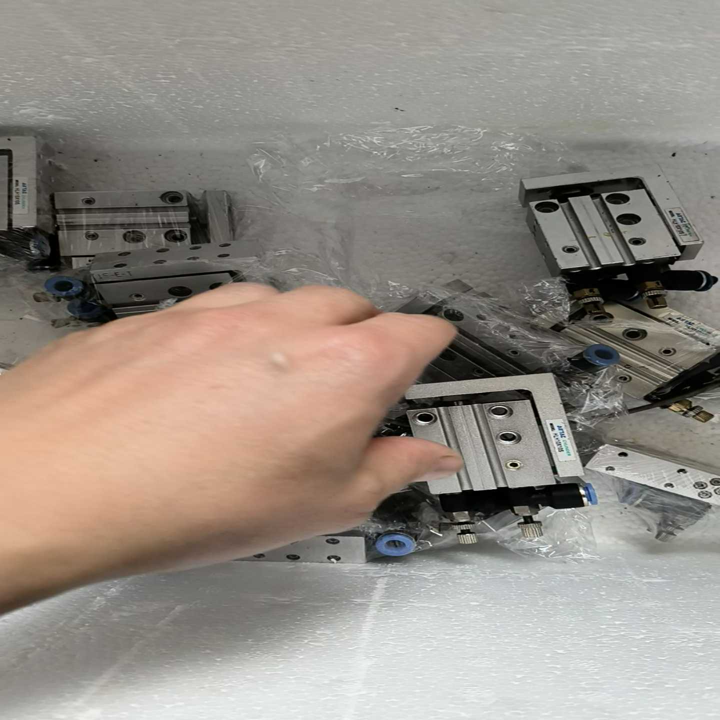 议价台湾亚德客七字型气缸滑台HLH10X10S